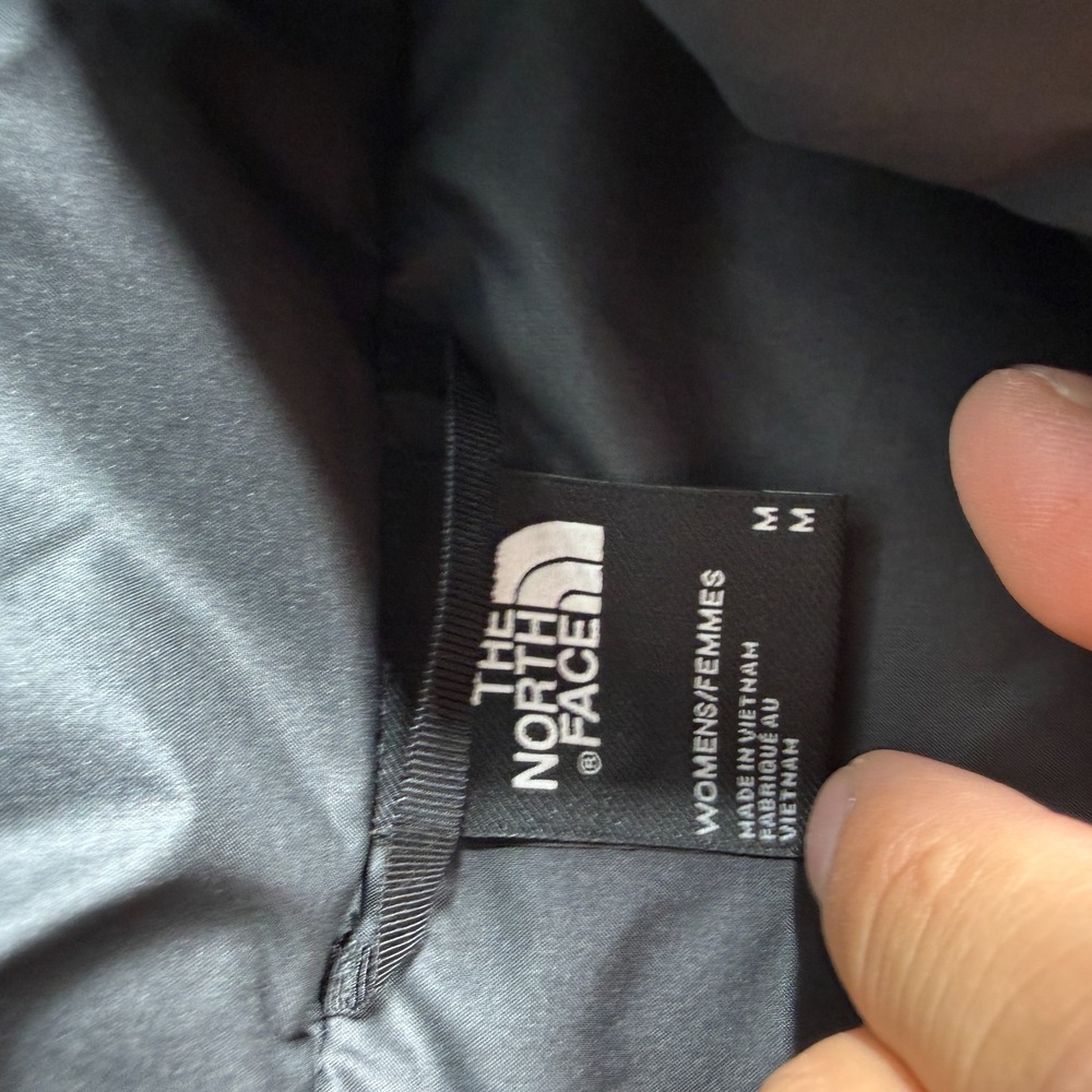 The North Face Puffer Vest Women M Black Everyday Insulated Full Zip Pockets NWT - Picture 3 of 7